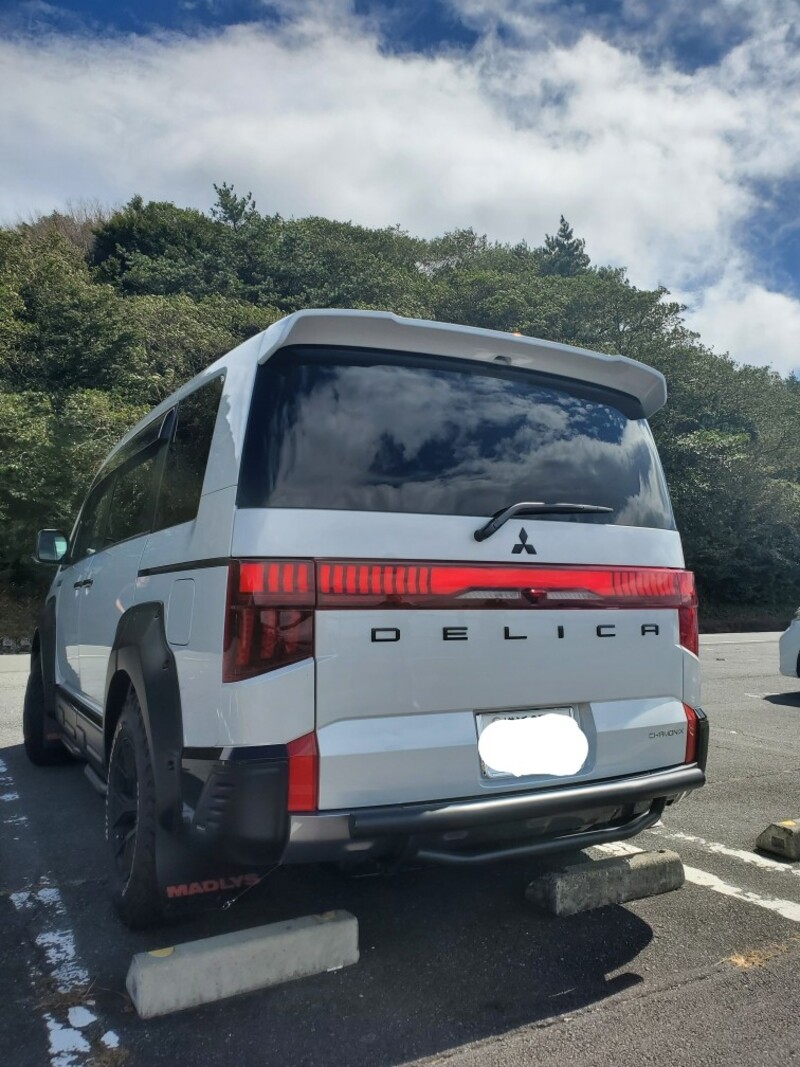 三菱 デリカD:5 シャモニー(電動サイドステップ非装着車)_8人乗り_4WD(AT_2.3)