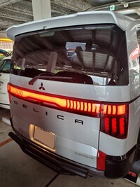 三菱 デリカD:5 シャモニー(電動サイドステップ非装着車)_8人乗り_4WD(AT_2.3)