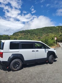 三菱 デリカD:5 シャモニー(電動サイドステップ非装着車)_8人乗り_4WD(AT_2.3)