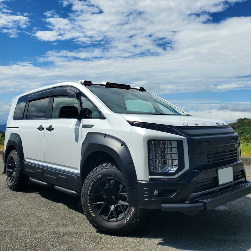 三菱 デリカD:5 シャモニー(電動サイドステップ非装着車)_8人乗り_4WD(AT_2.3)