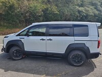 三菱 デリカD:5 シャモニー(電動サイドステップ非装着車)_8人乗り_4WD(AT_2.3)