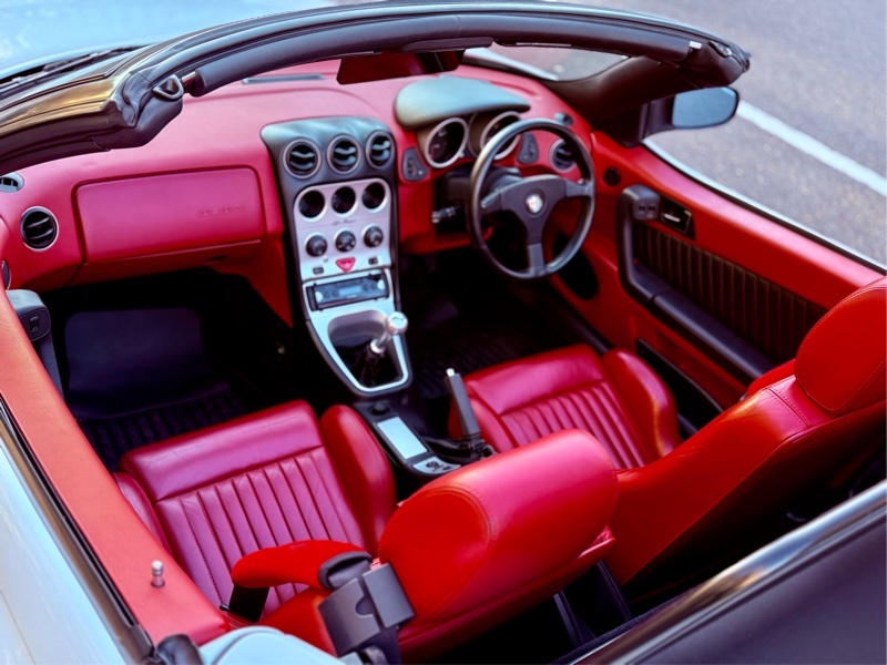 アルファロメオ スパイダー ツインスパーク16V_RHD(MT)