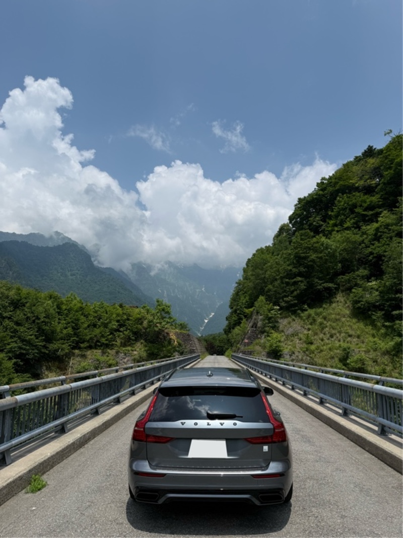 ボルボ V60 プラグインハイブリッド T8 ポールスター エンジニアード_RHD_AWD(AT_2.0)