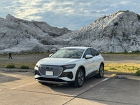 アウディ Q4 e-tron Q4 40 e-tron アドバンスト_RHD(AT)
