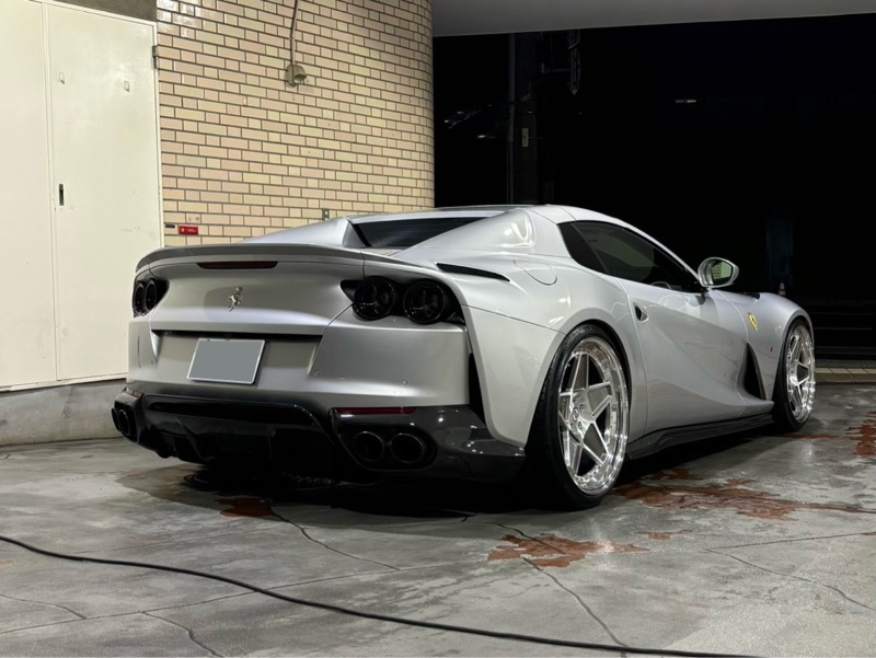 フェラーリ 812GTS 812GTS_LHD(F1DCT_6.5)