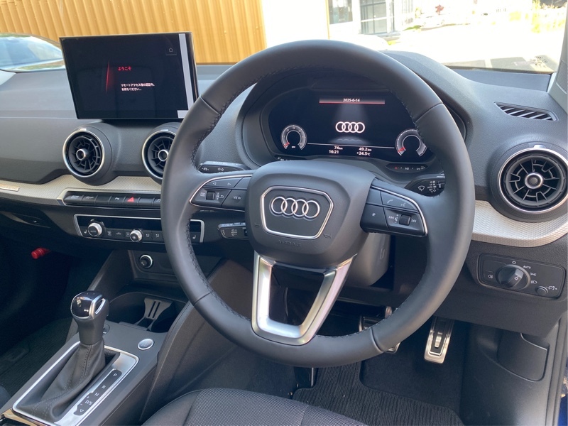 アウディ Q2 35 TDI クワトロ アドバンスト_RHD_4WD(Sトロニック_2.0)