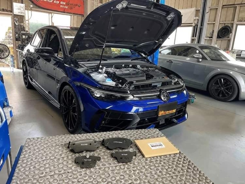 フォルクスワーゲン ゴルフ R R ブラックエディション_RHD_4WD(DSG_2.0)
