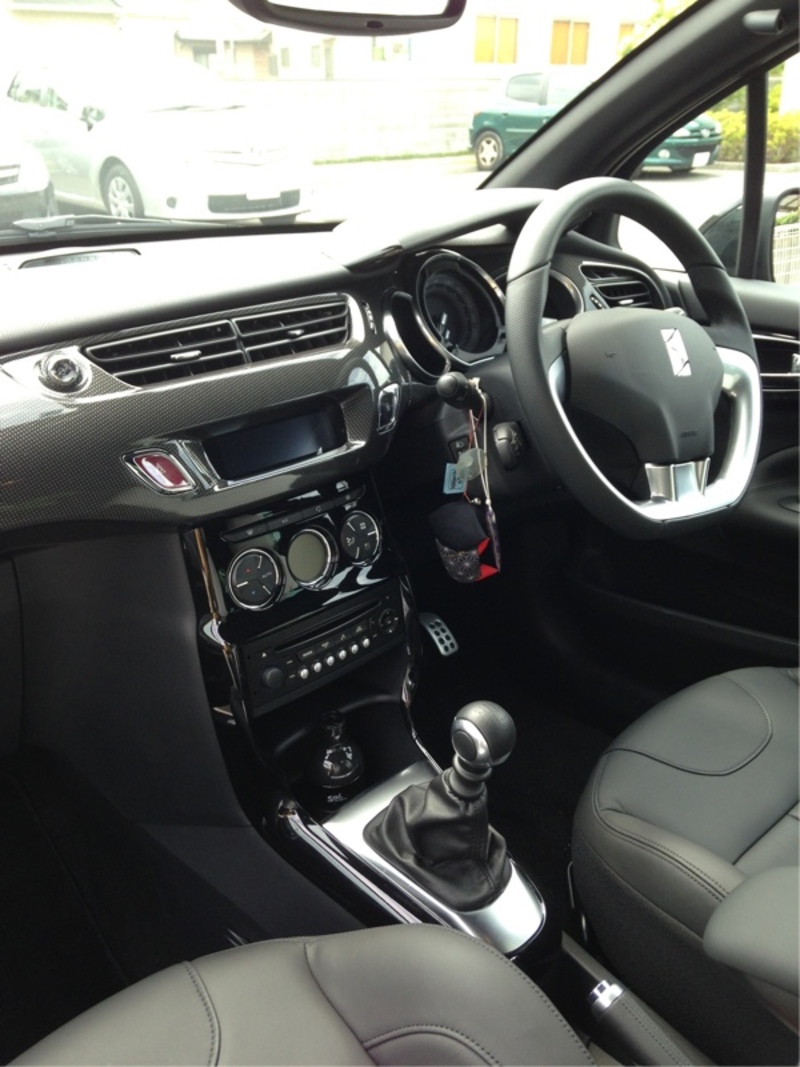 シトロエン DS3 スポーツシック_RHD(MT_1.6)