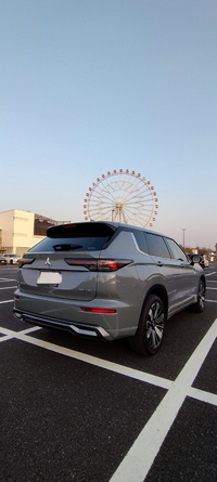 三菱 アウトランダーPHEV P エグゼクティブパッケージ_7人乗り_4WD(2.4)