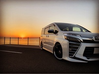 トヨタ ヴォクシー ZS“煌III”_7人乗り(CVT_2.0)