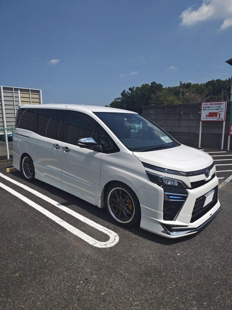 トヨタ ヴォクシー ハイブリッド
