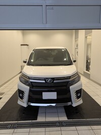 トヨタ ヴォクシー ZS“煌II”_7人乗り_4WD(CVT_2.0)