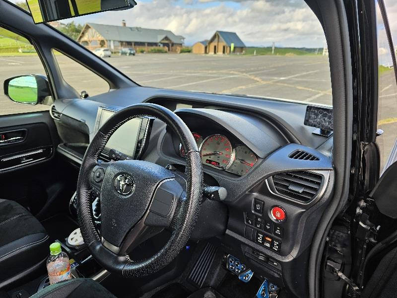 トヨタ ヴォクシー ZS“G’s”_7人乗り(CVT_2.0)