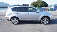 三菱 アウトランダー 24G_7人乗り_4WD(CVT_2.4)