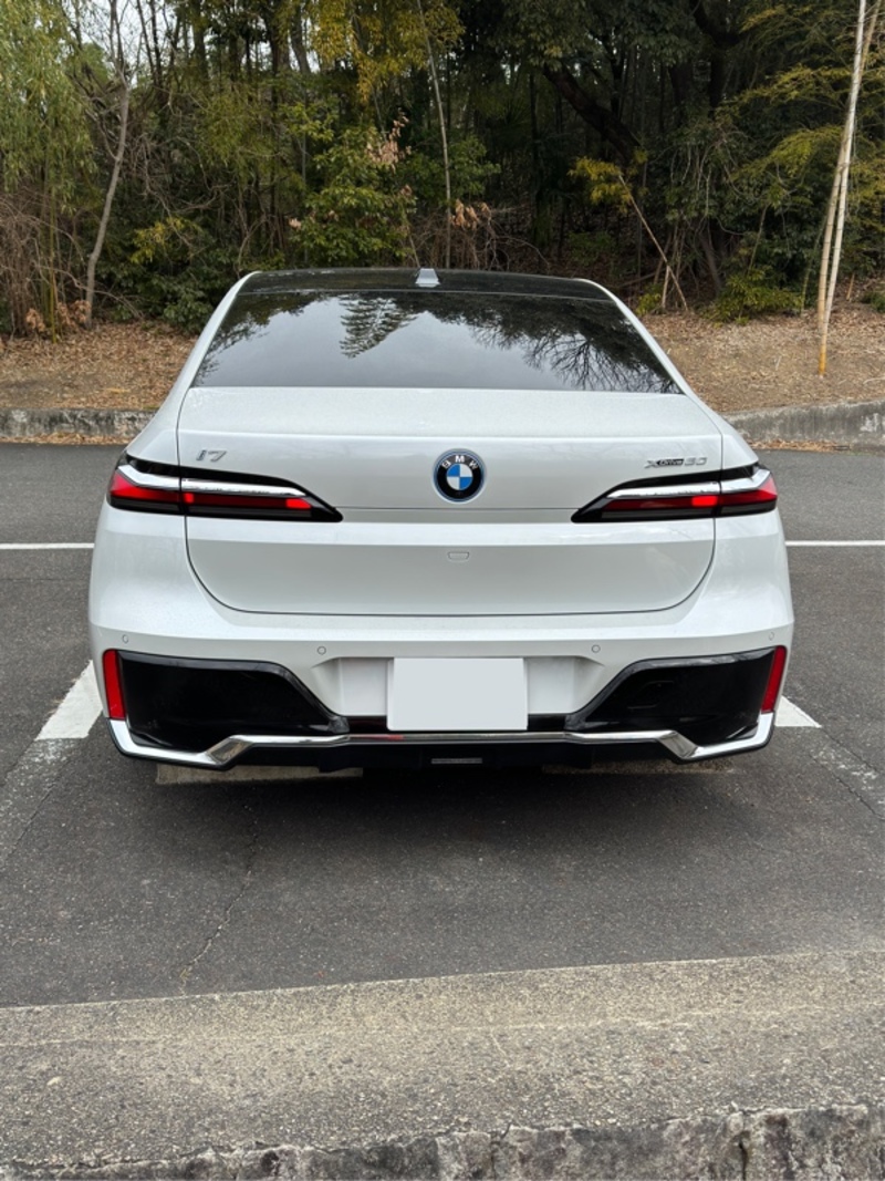 BMW i7 xドライブ60 Mスポーツ_RHD