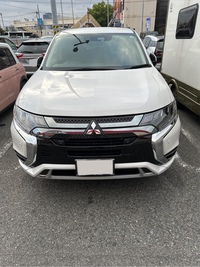 三菱 アウトランダーPHEV G_4WD(2.4)