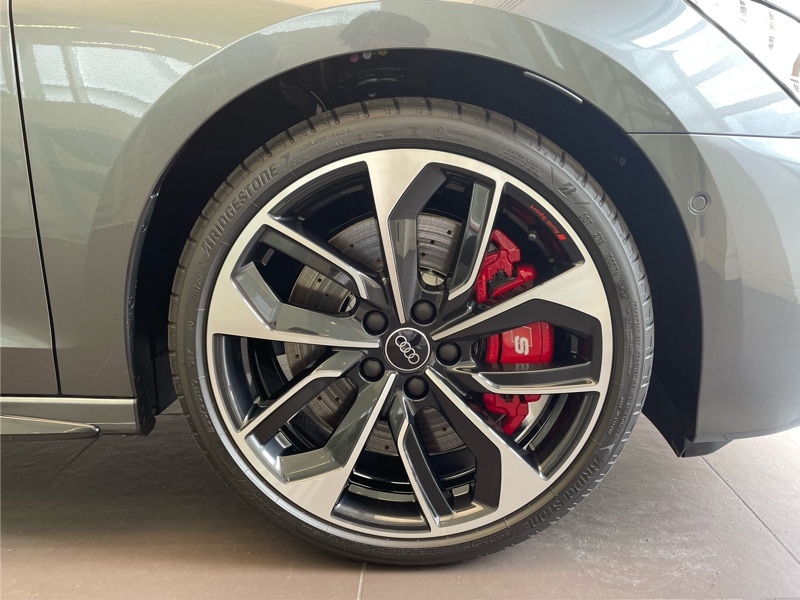 アウディ S3 スポーツバック （ハッチバック） S3 スポーツバック_RHD_4WD(Sトロニック_2.0)
