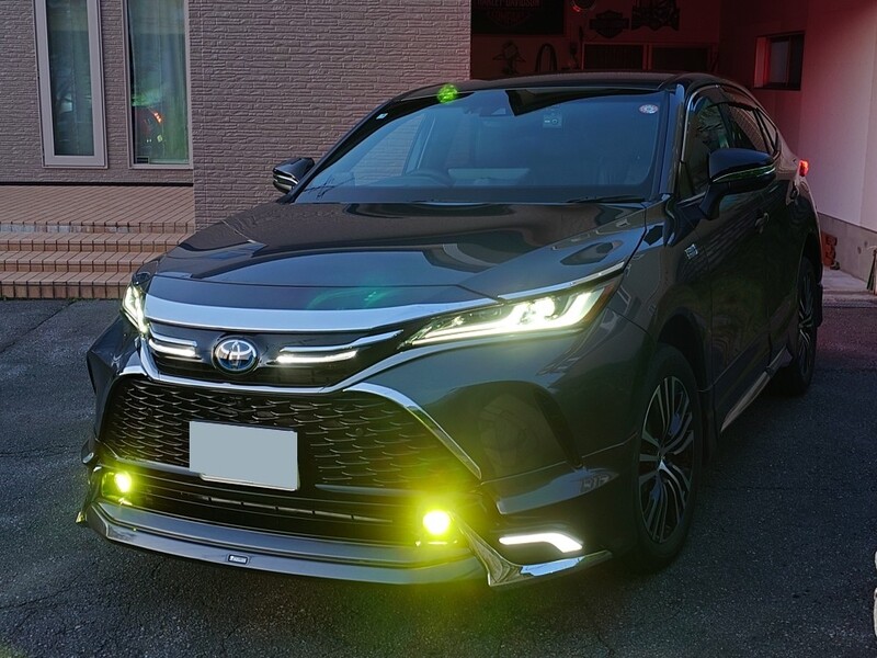 トヨタ ハリアーハイブリッド Z_E-Four(CVT_2.5_プラグインハイブリッド)