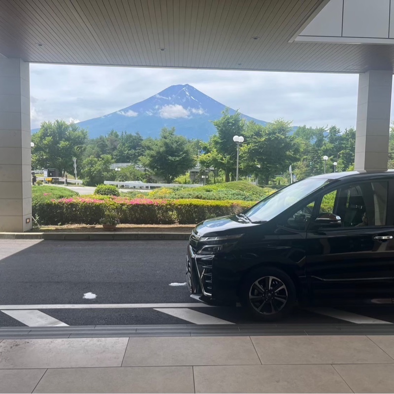 トヨタ ヴォクシー ZS“煌”_7人乗り(CVT_2.0)