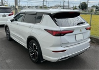 三菱 アウトランダーPHEV P_7人乗り_4WD(2.4)