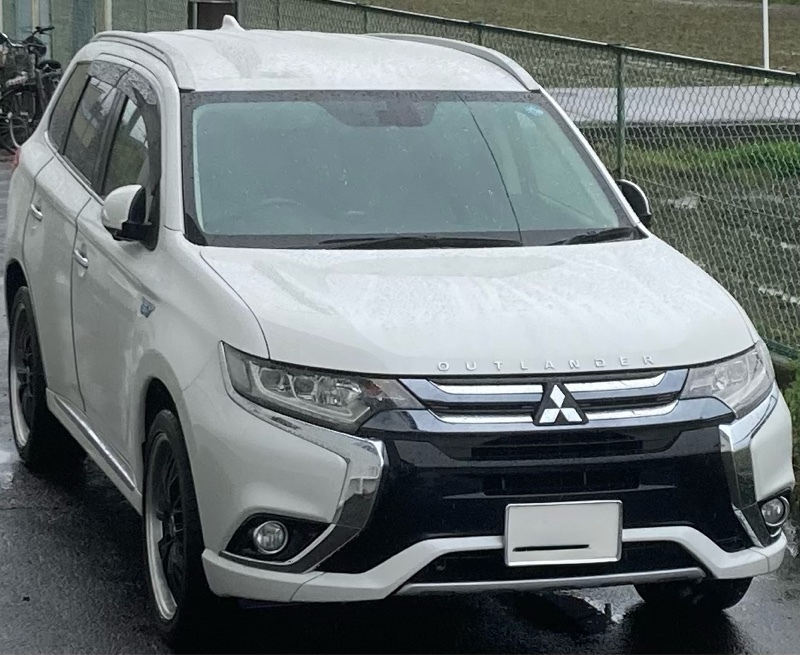 三菱 アウトランダーPHEV P_7人乗り_4WD(2.4)