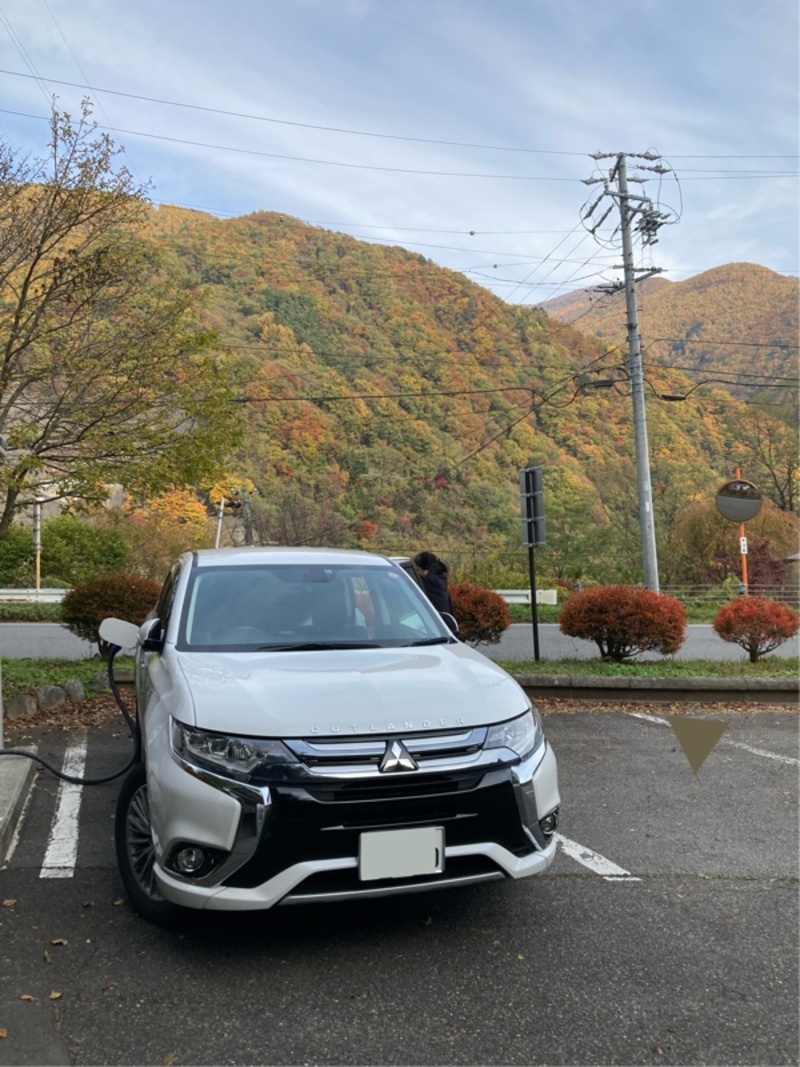 三菱 アウトランダーPHEV P_7人乗り_4WD(2.4)