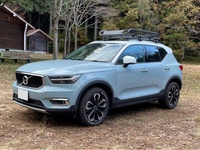 ボルボ XC40 T4 AWD モメンタム_RHD_AWD(AT_2.0)