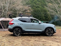 ボルボ XC40 T4 AWD モメンタム_RHD_AWD(AT_2.0)