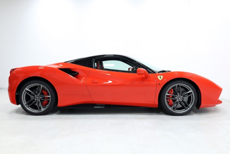 フェラーリ 488GTB 488GTB_LHD(F1DCT_3.9)