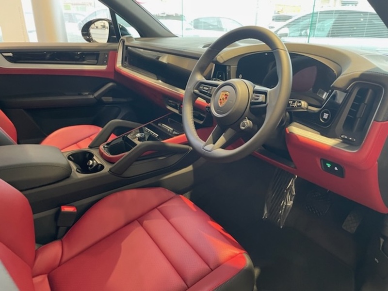 ポルシェ カイエン PHV カイエン S E ハイブリッド_RHD_4WD(Tip-S_3.0)