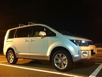 三菱 デリカD:5 G-パワーパッケージ_8人乗り_4WD(CVT_2.4)