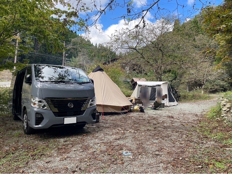 日産 キャラバン バン グランドプレミアムGX ロングボディ 低床_5人乗り_5ドア(AT_2.4_ディーゼル)