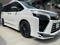 トヨタ ヴォクシー ZS“煌III”_7人乗り(CVT_2.0)