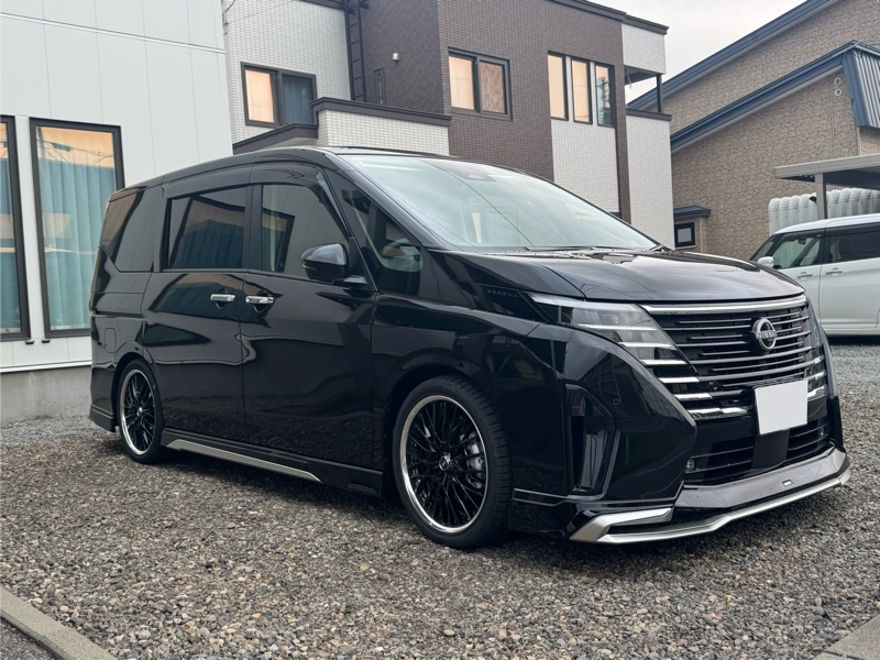 日産 セレナ e-4ORCE ハイウェイスター V_4WD(1.4)