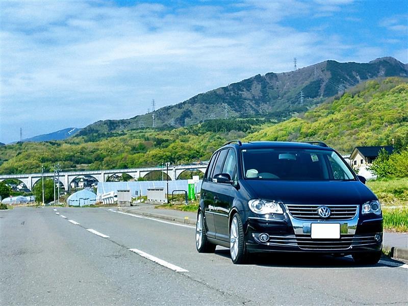 フォルクスワーゲン ゴルフトゥーラン TSI Hightline_RHD(AT1.4)