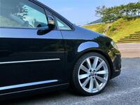 フォルクスワーゲン ゴルフトゥーラン TSI Hightline_RHD(AT1.4)