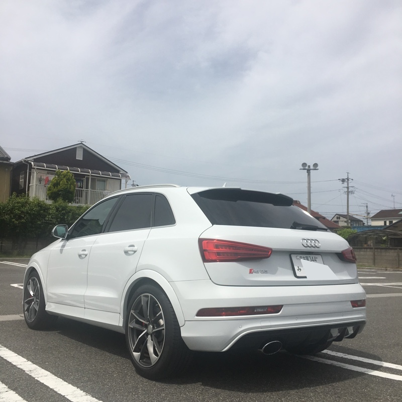 アウディ RS Q3 RS Q3_RHD_4WD(AT_2.5)