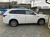 三菱 アウトランダーPHEV G リミテッドエディション_4WD(2.4)