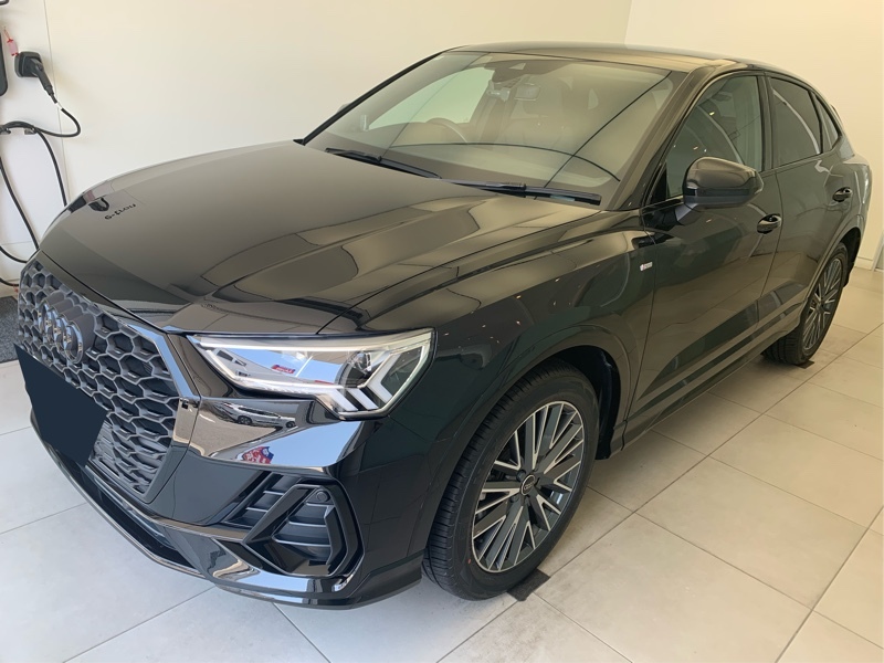 アウディ Q3 スポーツバック Q3 スポーツバック 35 TDI クワトロ Sライン_RHD_4WD(AT_2.0)