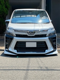 トヨタ ヴォクシー ZS“煌III”_7人乗り(CVT_2.0)