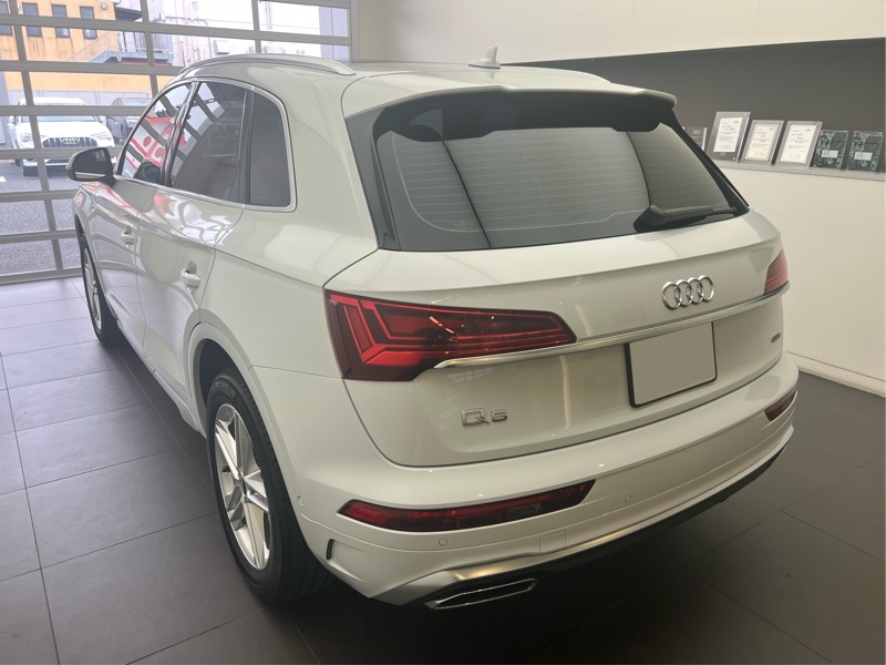 アウディ Q5 Q5 40 TDI クワトロ Sライン_RHD_4WD(Sトロニック_2.0)