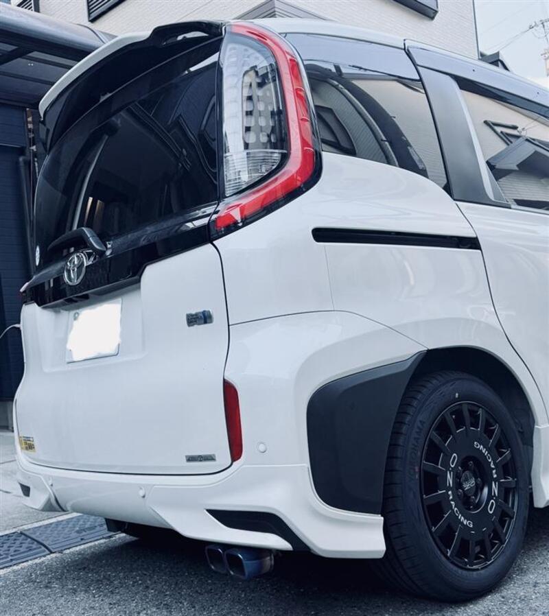 トヨタ シエンタ G_7人乗り(CVT_1.5_ハイブリッド)