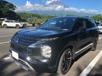 三菱 アウトランダーPHEV P_7人乗り_4WD(2.4)