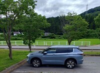 三菱 アウトランダーPHEV P エグゼクティブパッケージ_5人乗り_4WD(2.4)