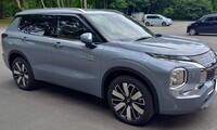 三菱 アウトランダーPHEV P エグゼクティブパッケージ_5人乗り_4WD(2.4)