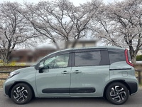 トヨタ シエンタ Z_5人乗り(CVT_1.5_ハイブリッド)