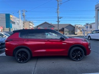三菱 アウトランダーPHEV ブラックエディション_7人乗り_4WD(2.4)