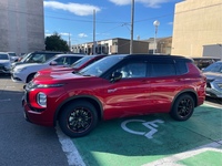 三菱 アウトランダーPHEV ブラックエディション_7人乗り_4WD(2.4)