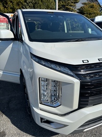 三菱 デリカD:5 Gパワーパッケージ_8人乗り(ディーゼル)_4WD(AT_2.3)