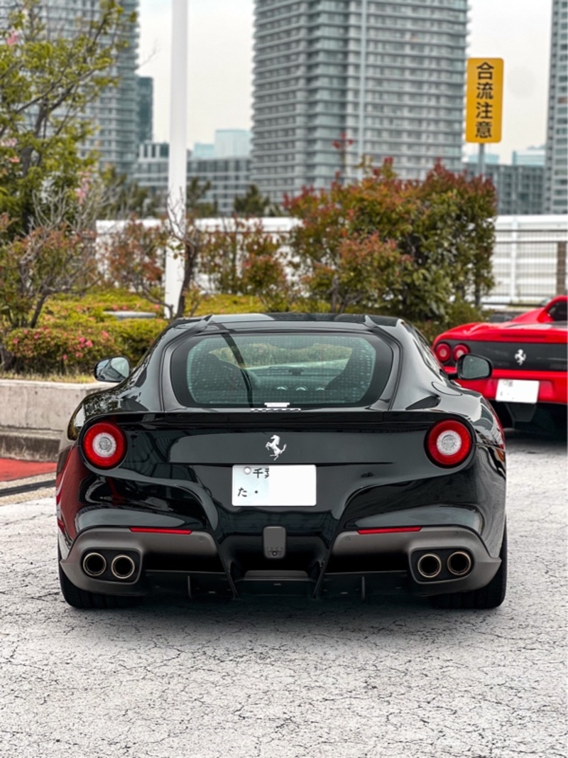 フェラーリ F12ベルリネッタ